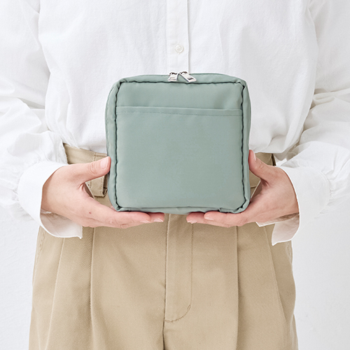 ナイロンスクエアポーチ(ベージュ)